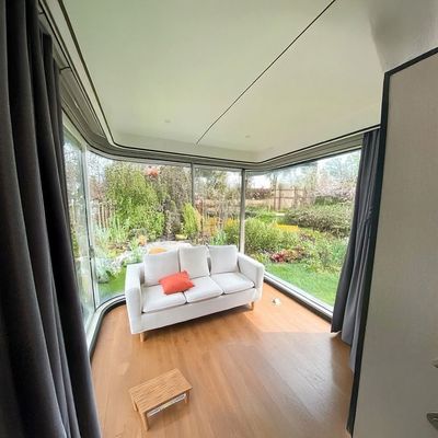 Customized Prefabricated Luxury Hotel Modern Space Capsule Style Camping House Tiny House Outdoor Mobile Capsule House